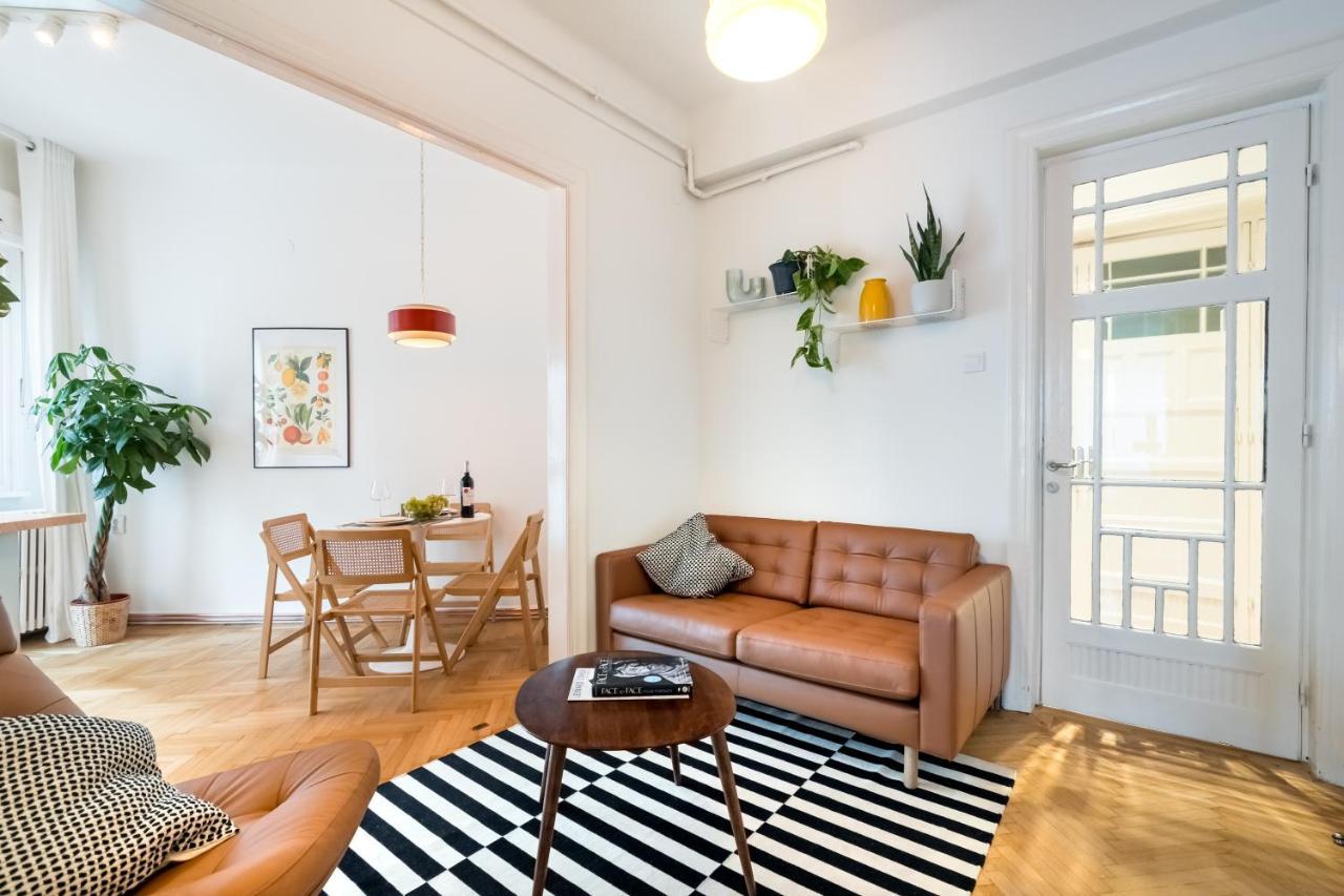 Cismigiu Serenity: 1br Flat With Scenic Balcony Apartment