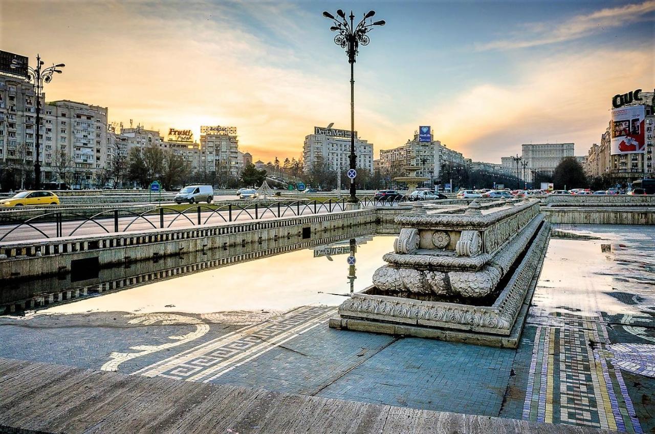 3 Warm In The Center Bucharest