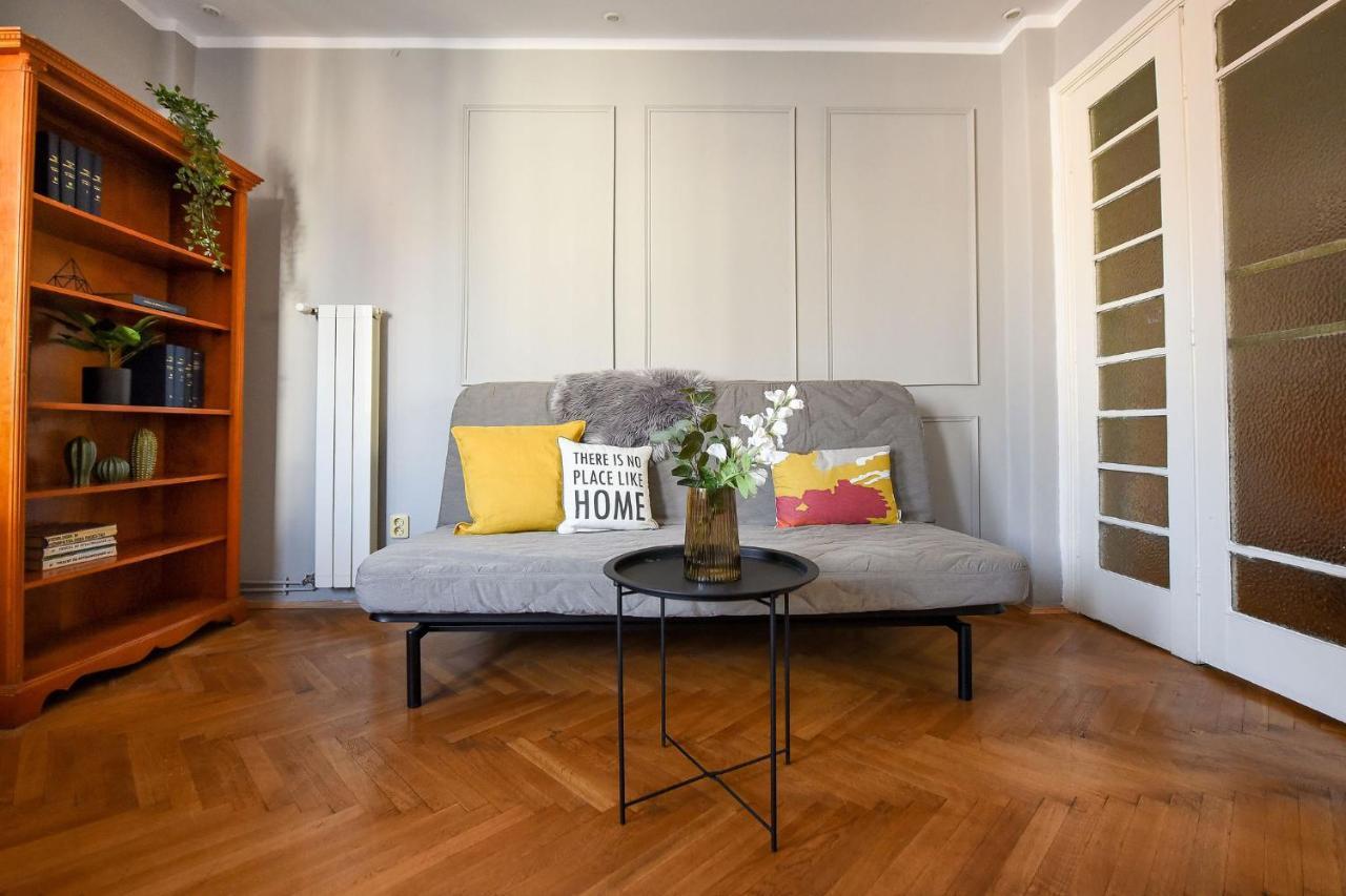 Stylish & Spacious Near The Old Town - A Touch Of History, A Dash Of Modernity
