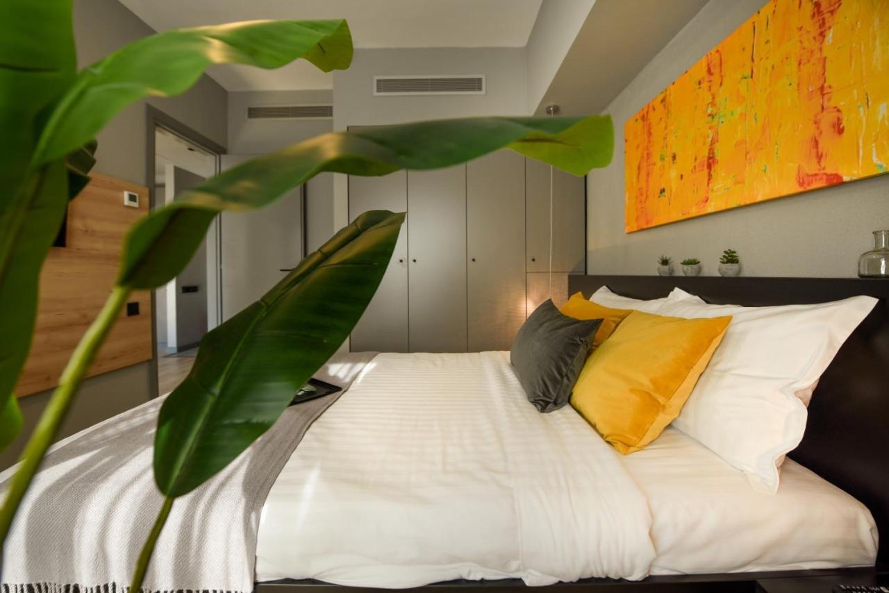 Luxury Near Radisson - Projector & Modern Design *