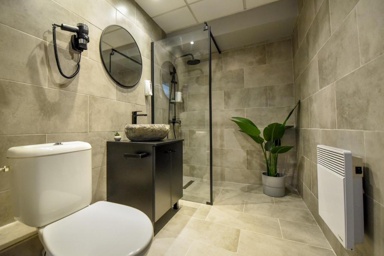 Luxury Near Radisson - Projector & Modern Design *