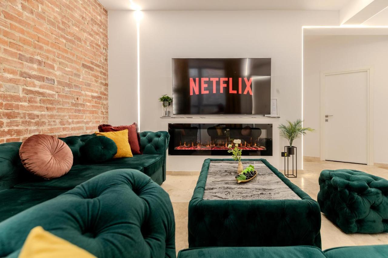 Luxury Living: Smart 2br At Unirii Square