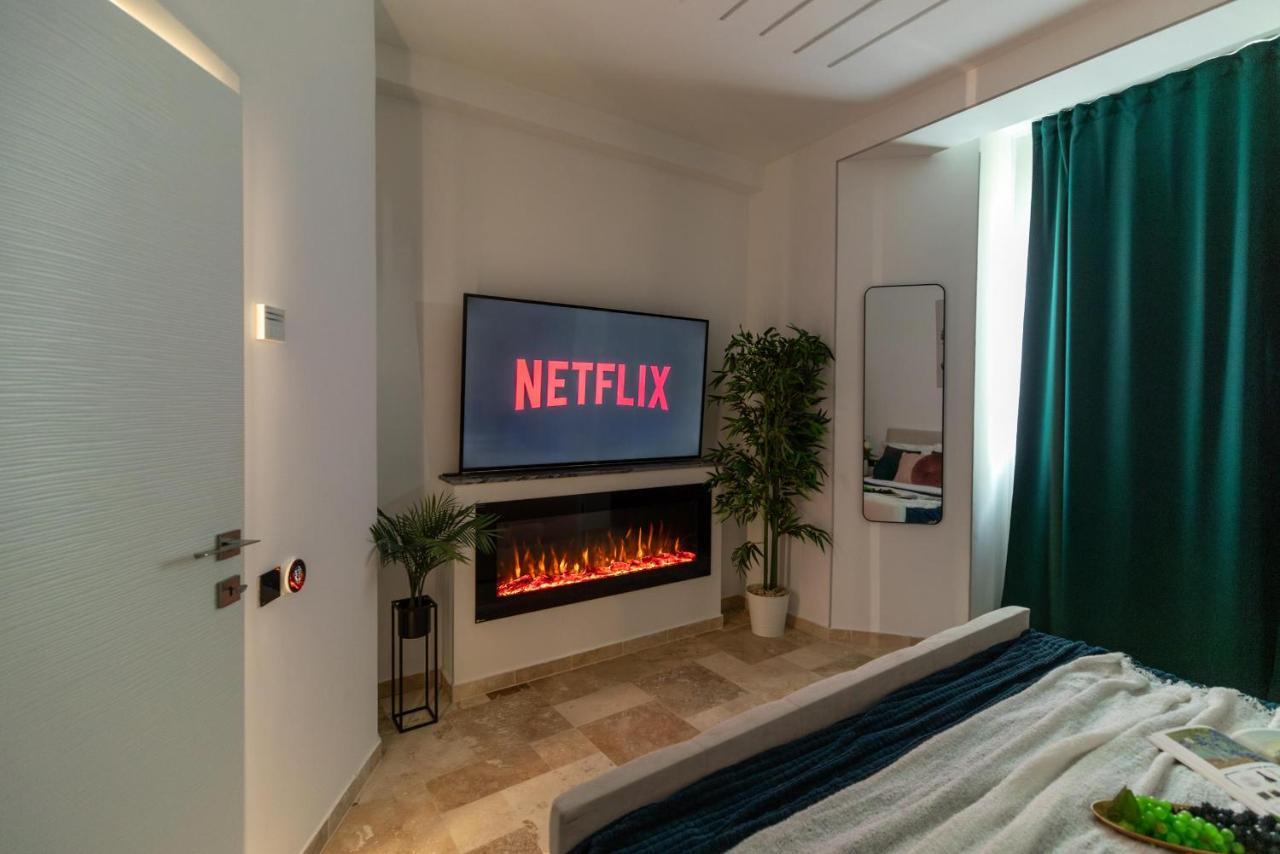 Apartamento Luxury Living: Smart 2br At Unirii Square *