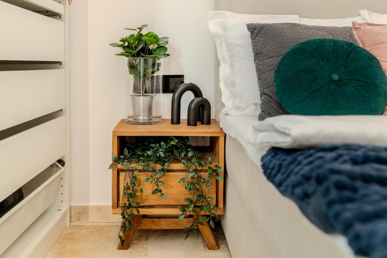 Apartamento Luxury Living: Smart 2br At Unirii Square *