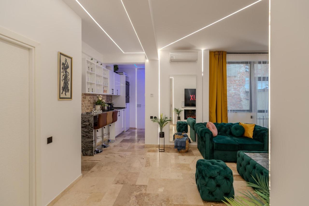 Luxury Living: Smart 2br At Unirii Square Bucareste