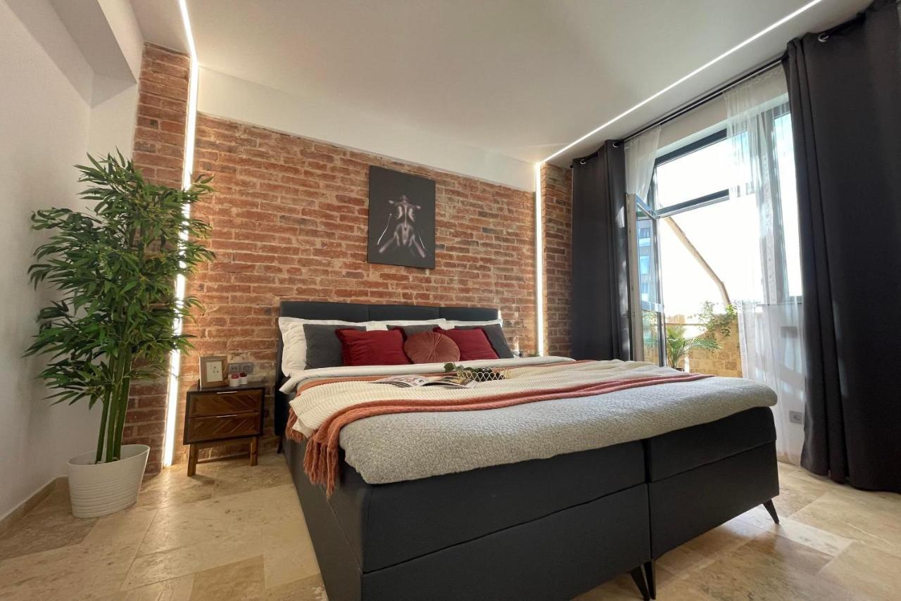 Apartamento Luxury Living: Smart 2br At Unirii Square *