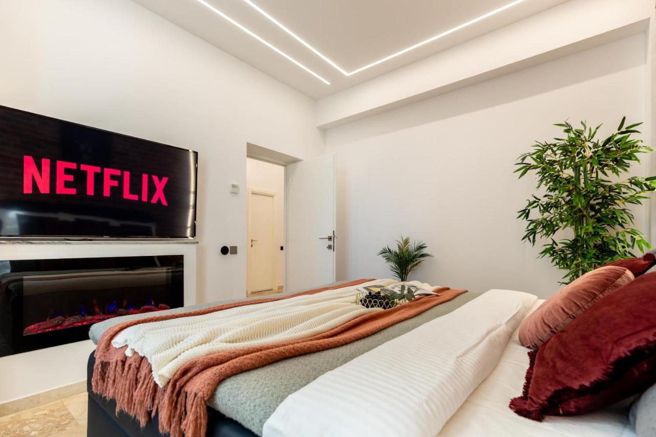 Luxury Living: Smart 2br At Unirii Square Apartamento