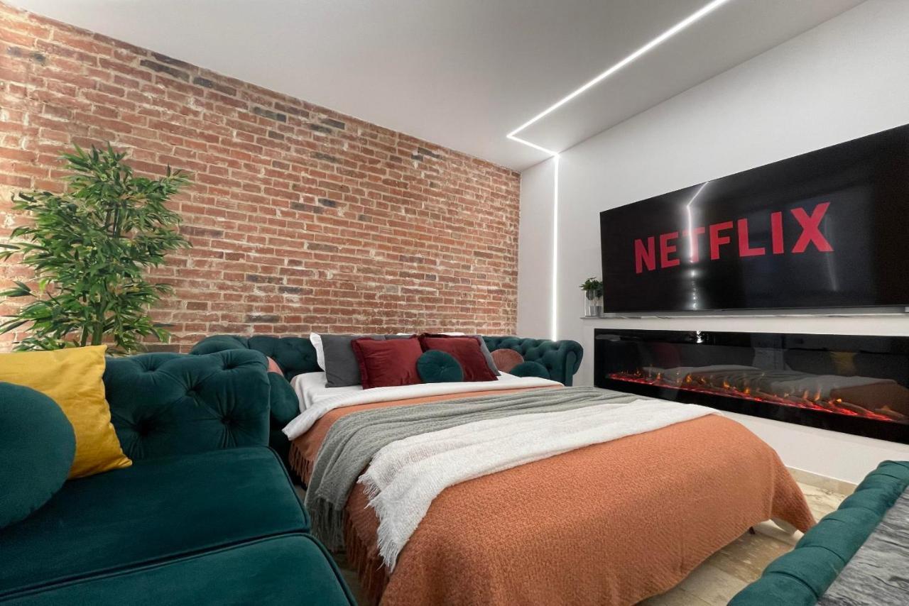 Apartamento Luxury Living: Smart 2br At Unirii Square *
