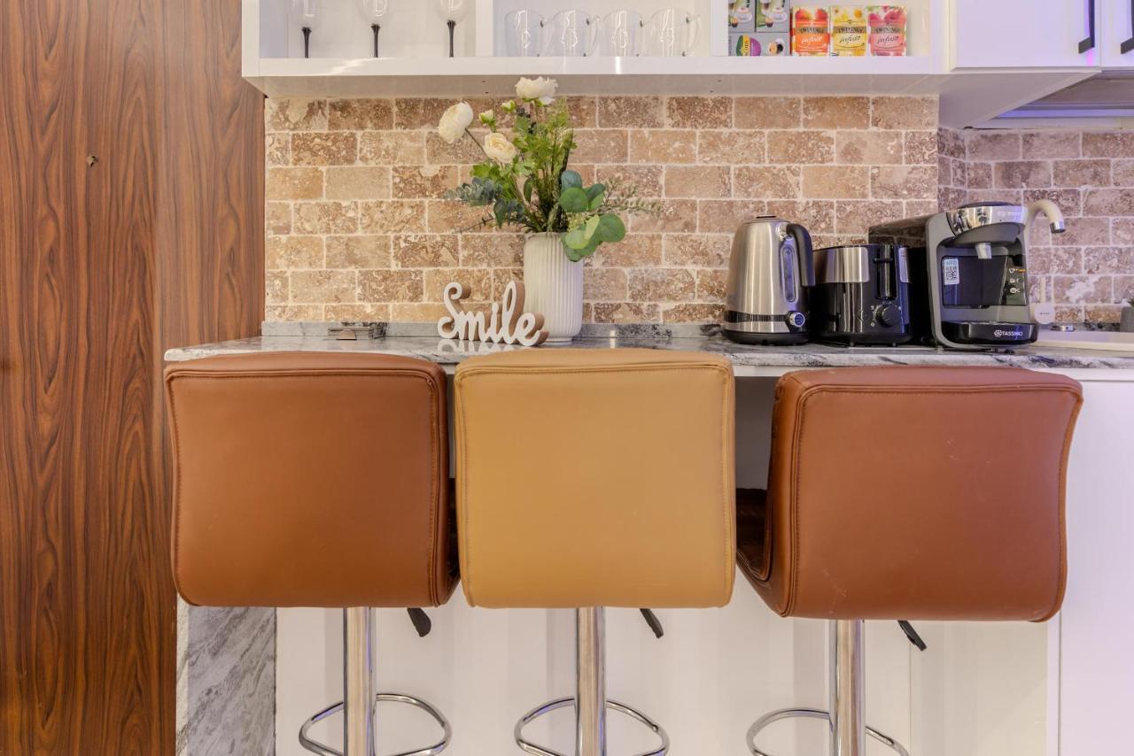 Apartamento Luxury Living: Smart 2br At Unirii Square