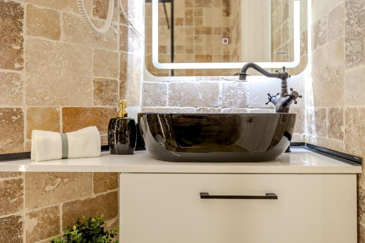Luxury Living: Smart 2br At Unirii Square Bucareste