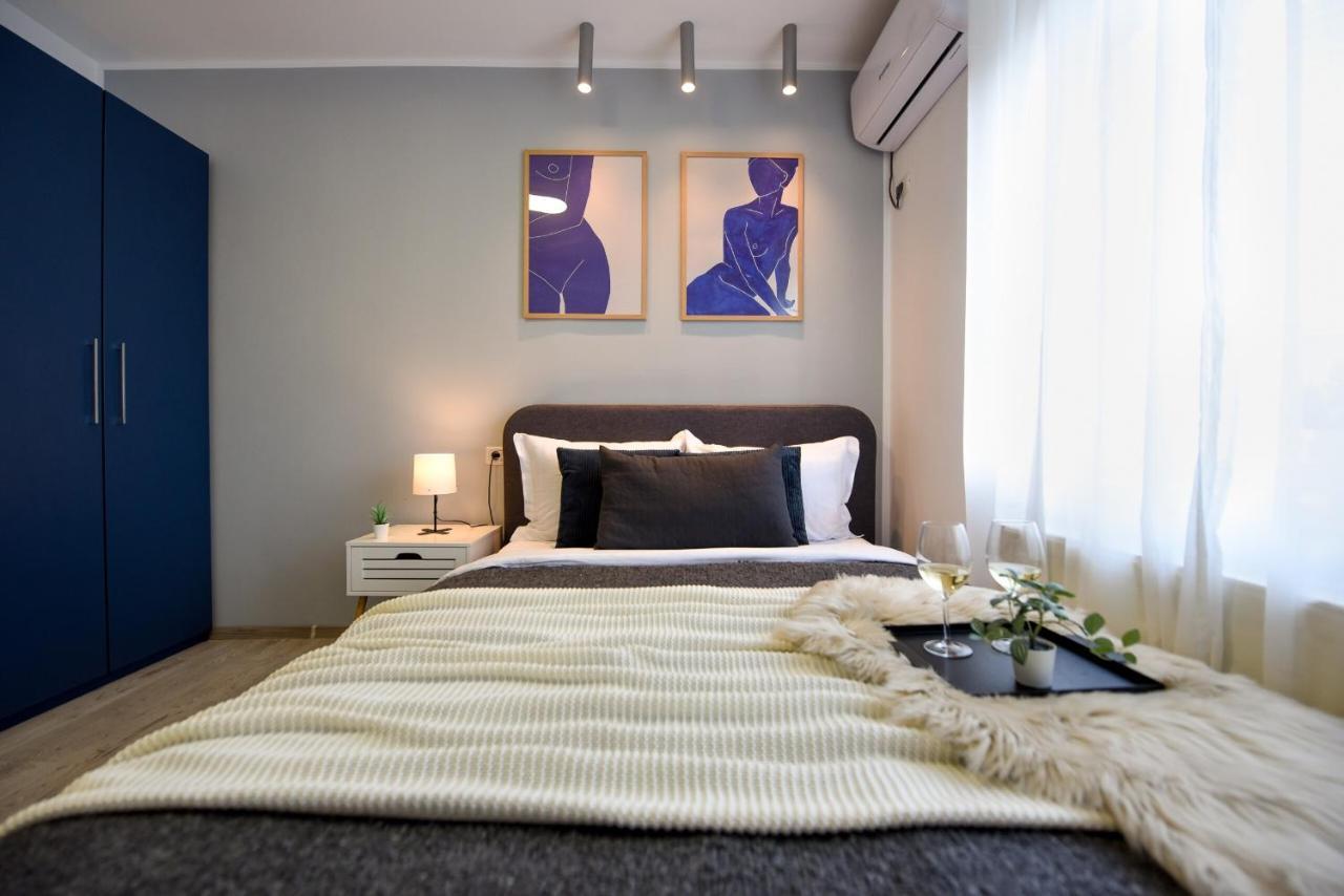 Modern Elegance In The Heart Of The City - romana Square Apartament