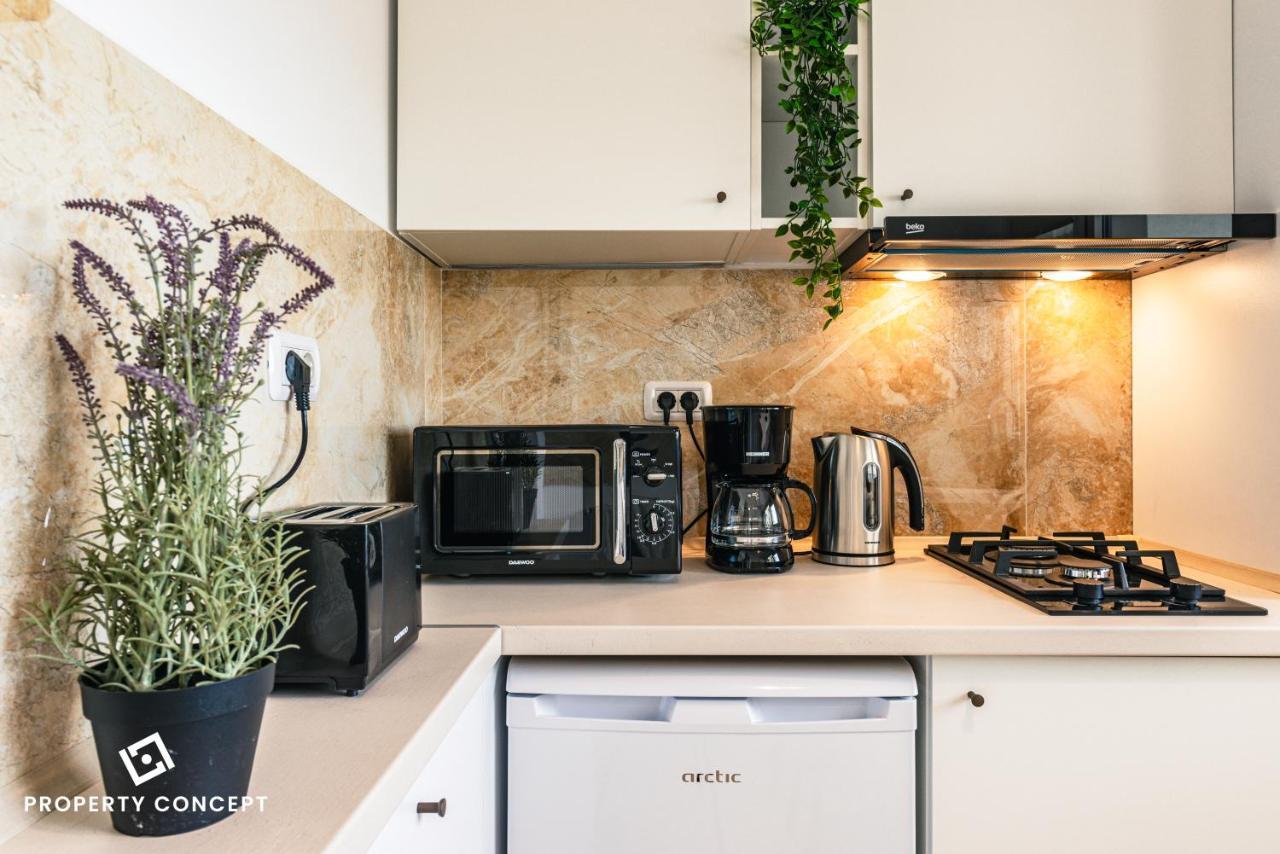 Apartment 505 *