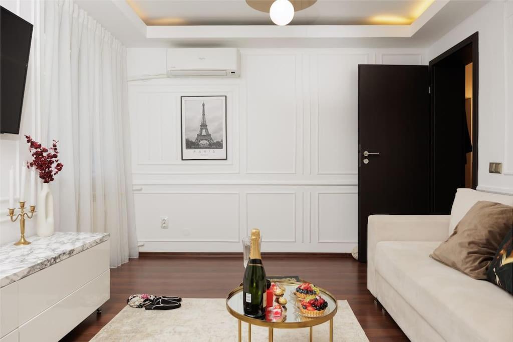 Apartment Little Paris Boutique Bucharest