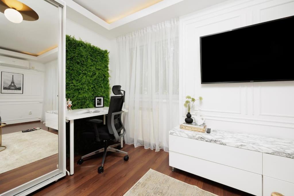 Apartment Little Paris Boutique Bucharest