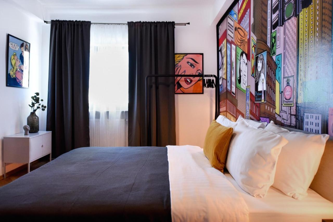 Colorful Chic: Cozy Studio In The Bustling City Center