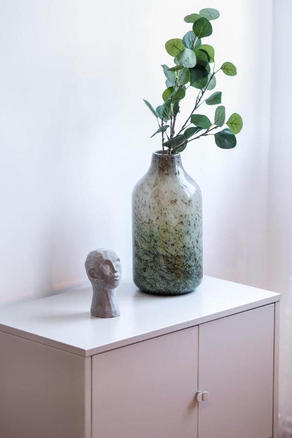 Apartamento Colorful Chic: Cozy Studio In The Bustling City Center