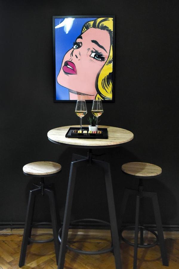 Colorful Chic: Cozy Studio In The Bustling City Center Bucareste