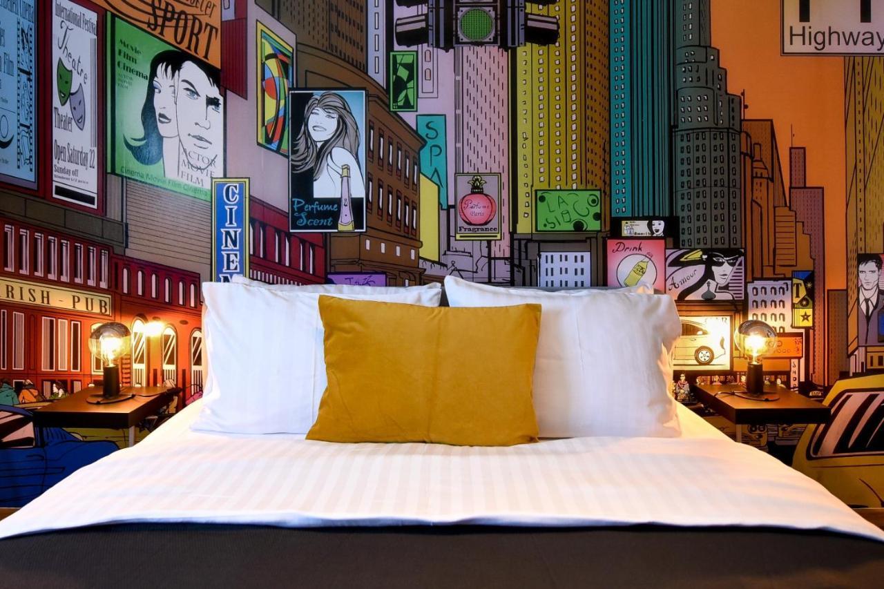 Colorful Chic: Cozy Studio In The Bustling City Center *