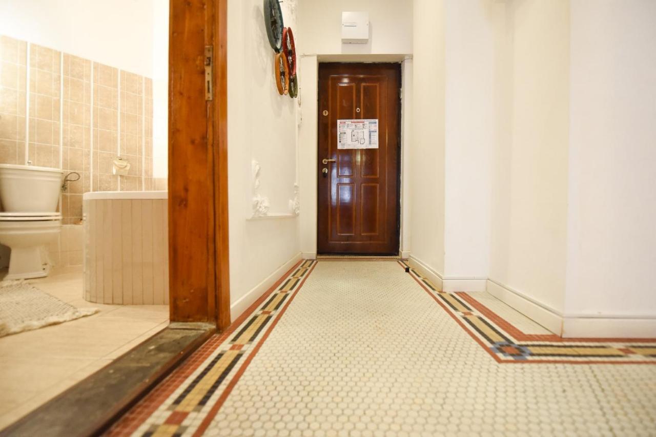 Vintage Elegance, Modern Comfort: 1br Overlooking Calea Victoriei *