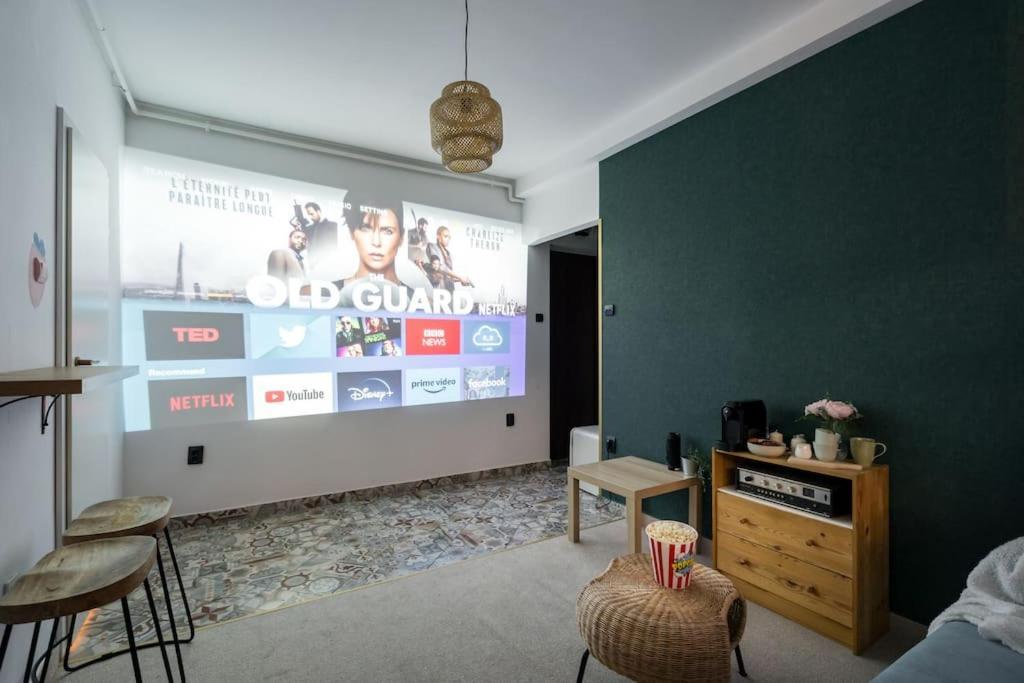 Downtown Urban Spot Jacuzzi&cinema Universitate