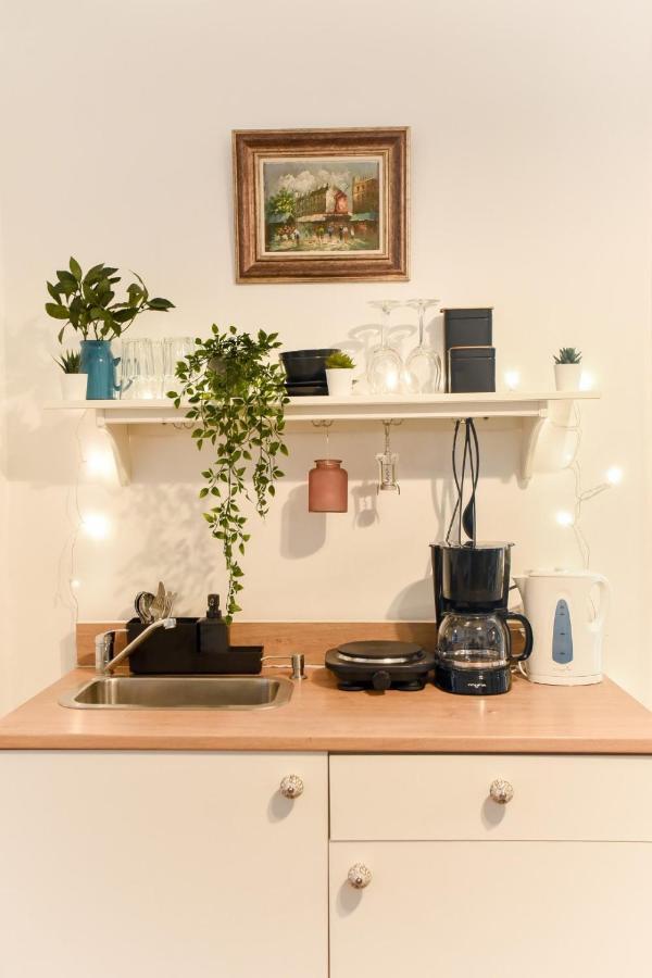 Apartment In Style: 1br With Vintage Touches And Balcony *