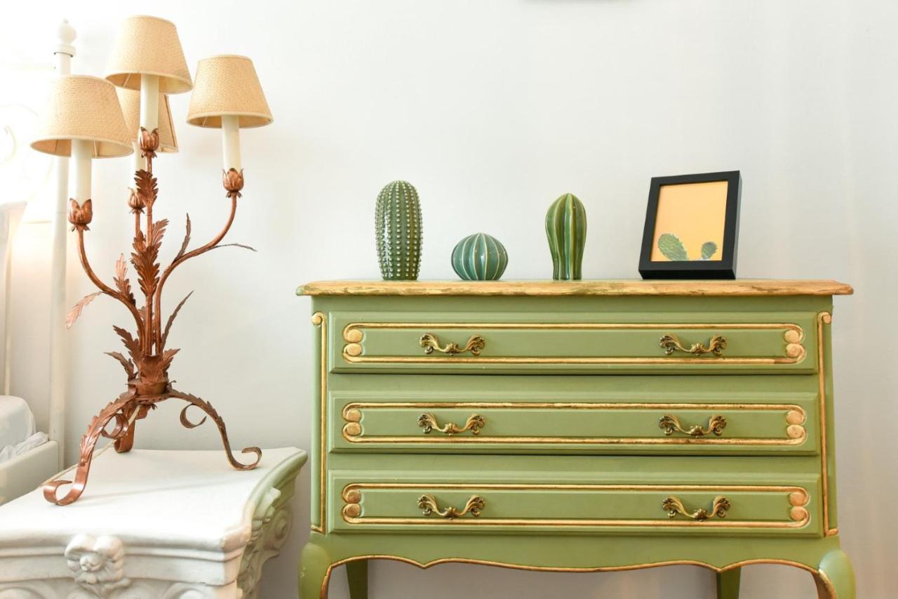 In Style: 1br With Vintage Touches And Balcony *