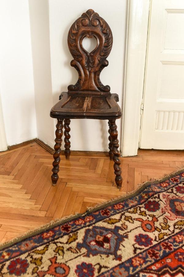Apartment In Style: 1br With Vintage Touches And Balcony *