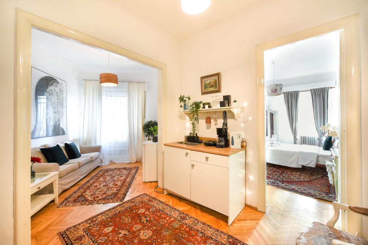 Apartment In Style: 1br With Vintage Touches And Balcony Bucharest