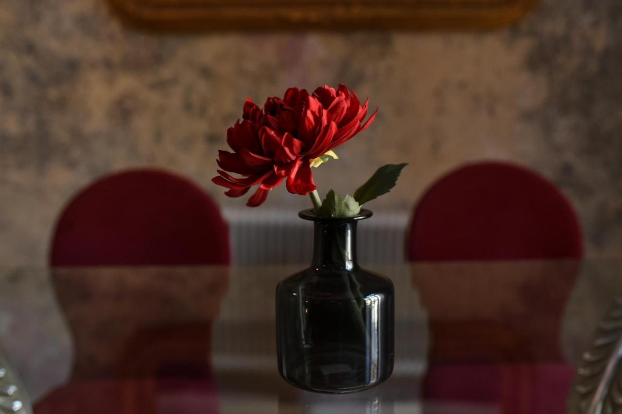 Brancovenian Elegance & Modern Comfort - Stunning 3br Near Cismigiu Apartment