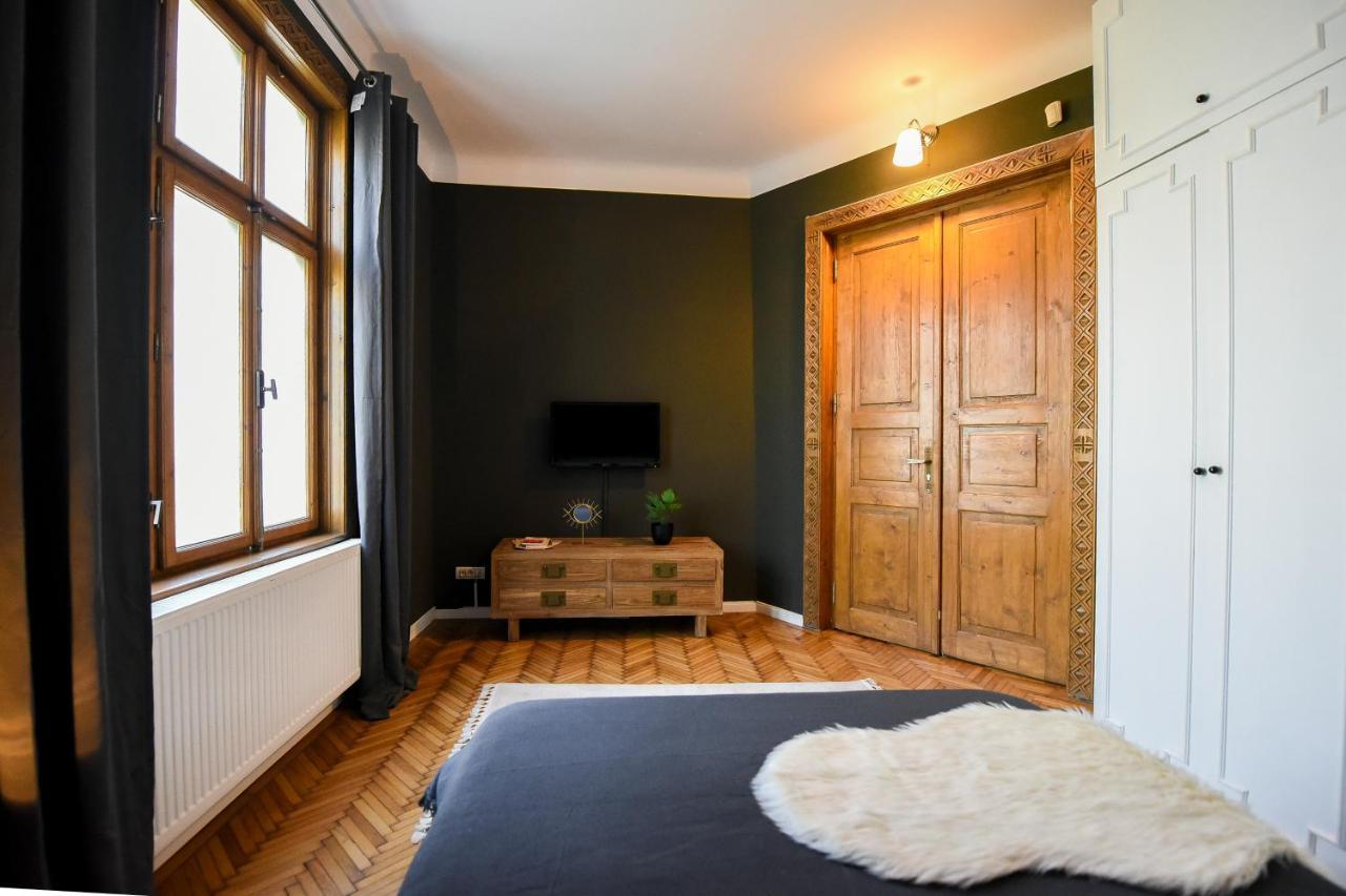 Apartment Brancovenian Elegance & Modern Comfort - Stunning 3br Near Cismigiu Bucharest