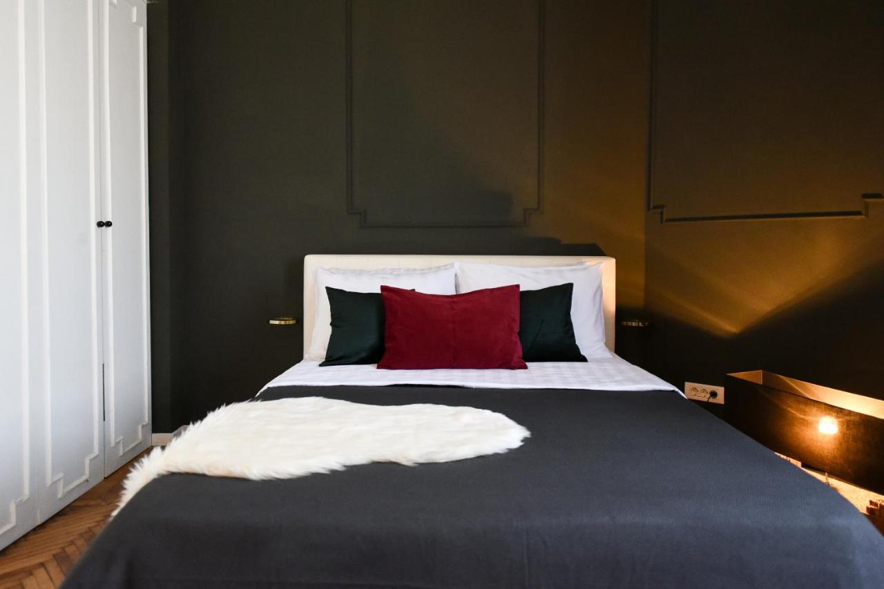Brancovenian Elegance & Modern Comfort - Stunning 3br Near Cismigiu Apartment *