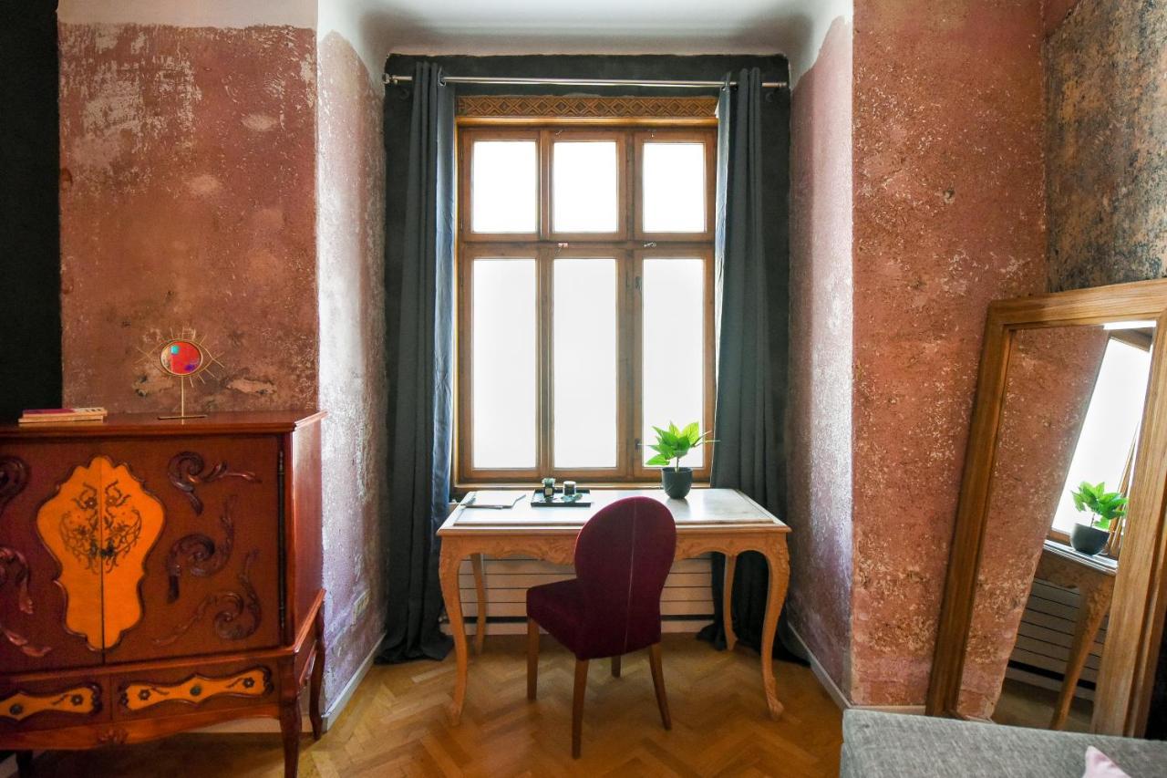 Apartment Brancovenian Elegance & Modern Comfort - Stunning 3br Near Cismigiu