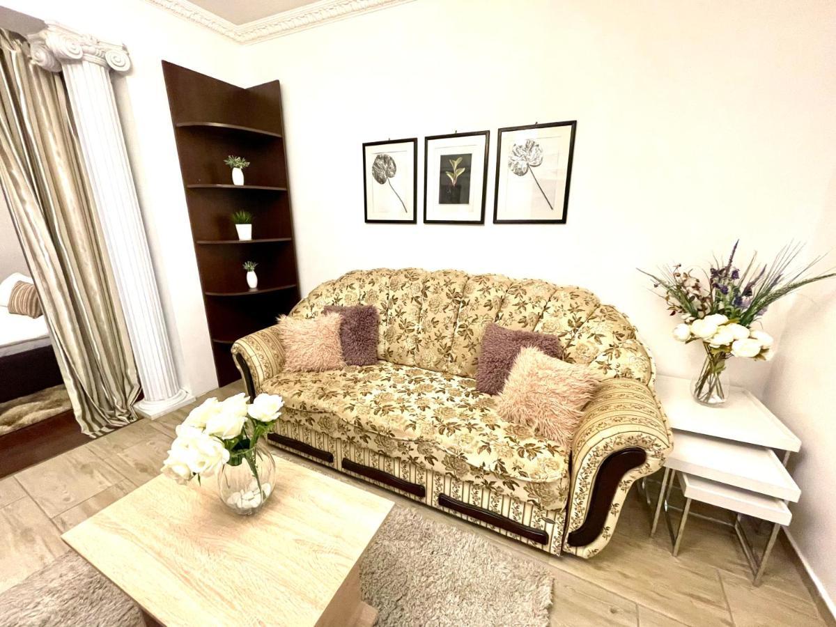 Baroq Central City Apartment * Bucareste