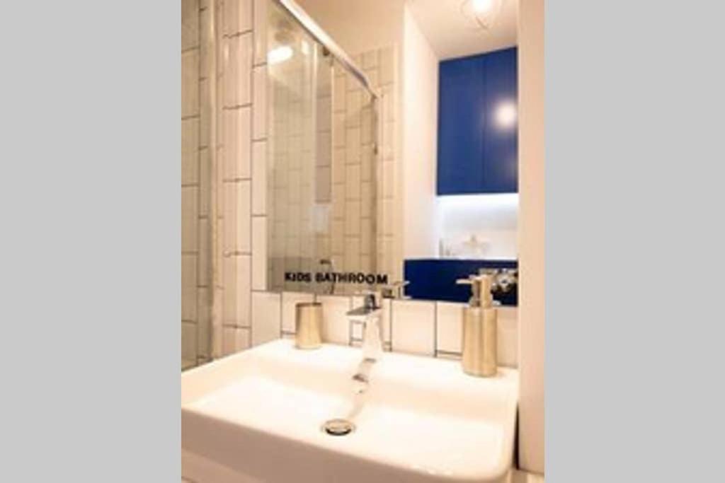 Blue Sky Center Apartment