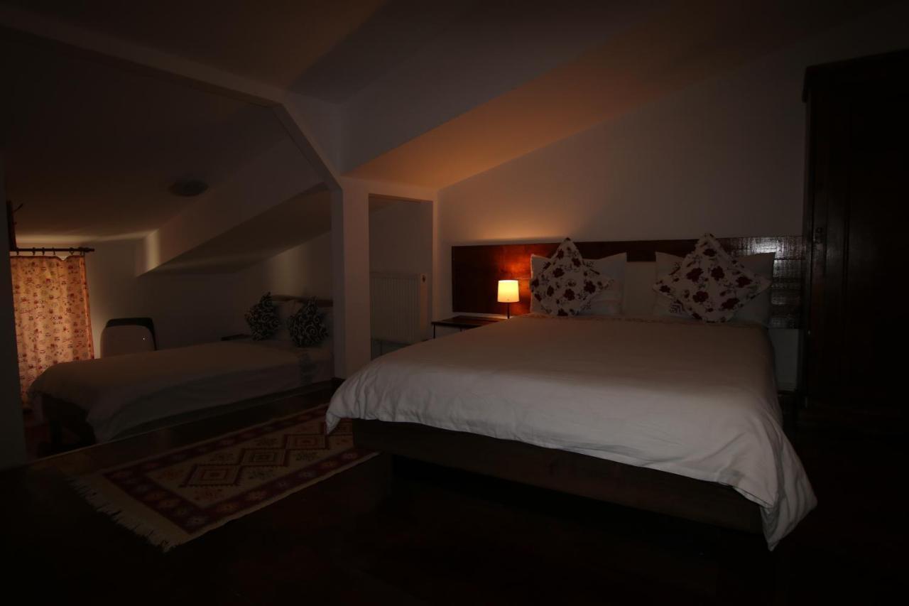 Duo Caffe Baneasa Bed & Breakfast