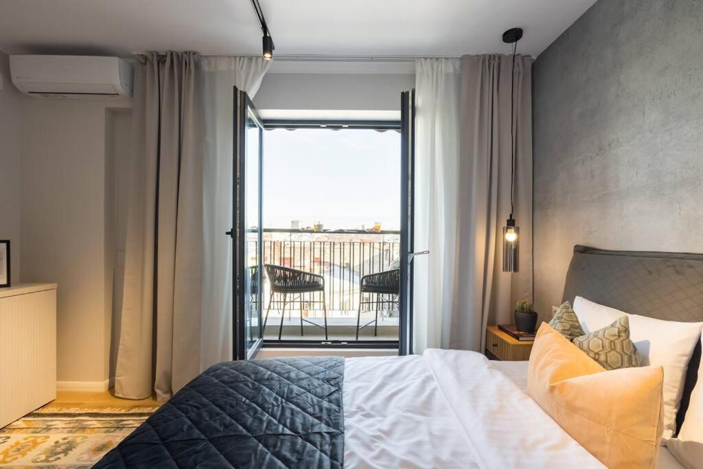 Stunning Views Luxury Apartment *