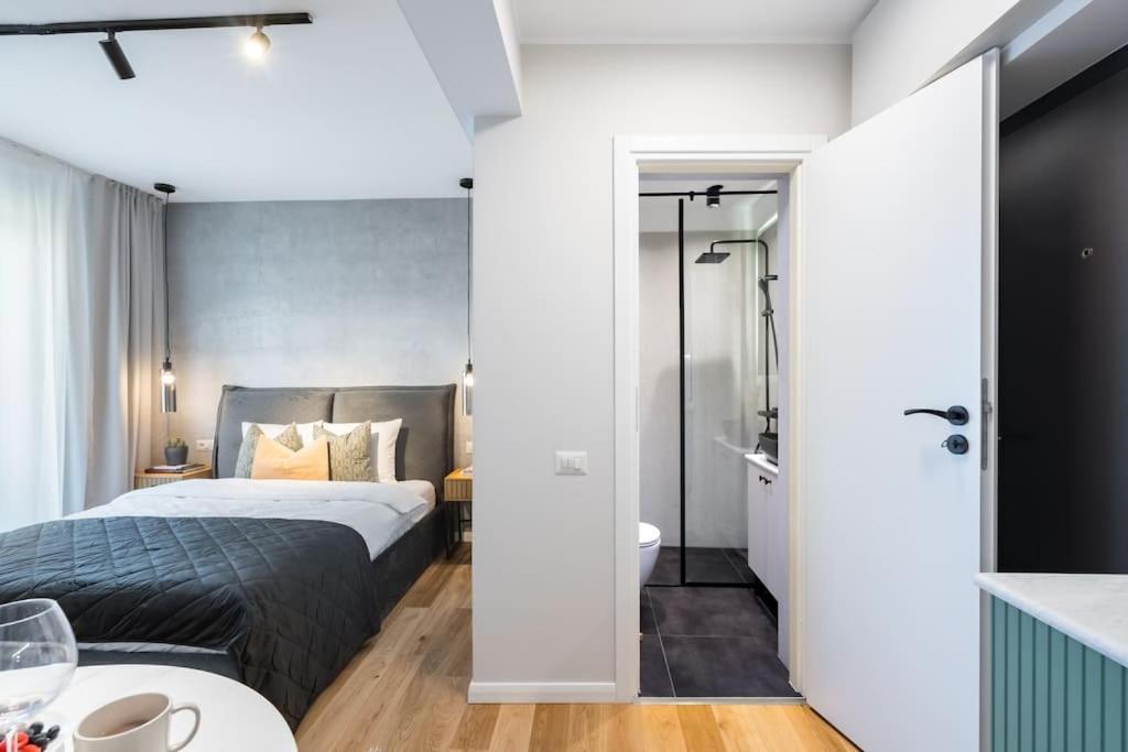 Stunning Views Luxury Apartment *