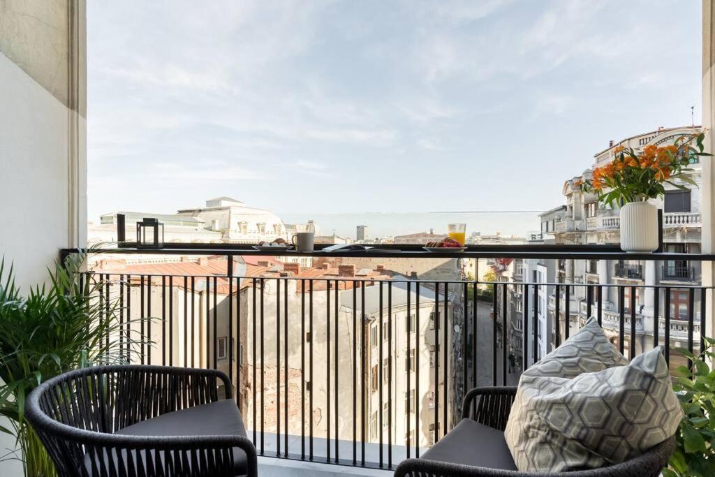 Stunning Views Luxury Apartment Bucharest