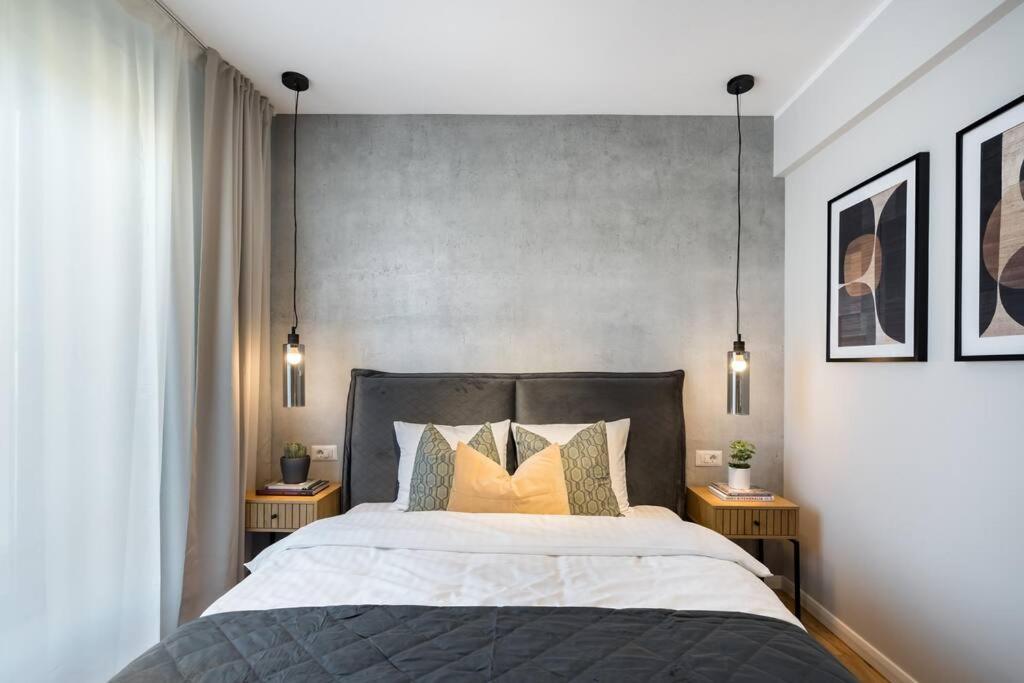 Stunning Views Luxury Apartment *