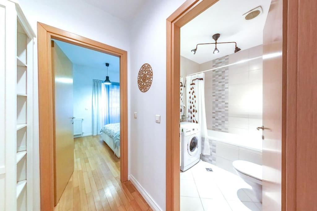Old Town Spacious Apartment *