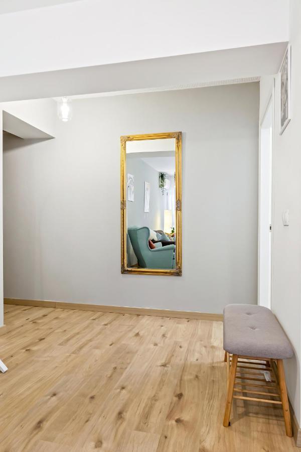 Living In Color - Modern Getaway *
