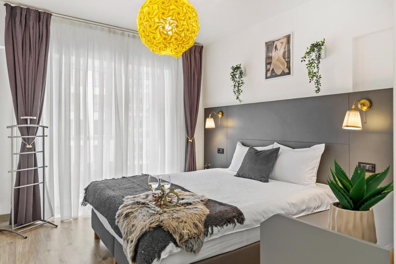 Living In Color - Modern Getaway