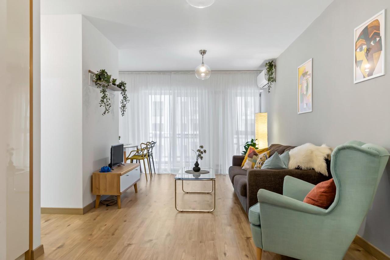 Living In Color - Modern Getaway * Bucureşti