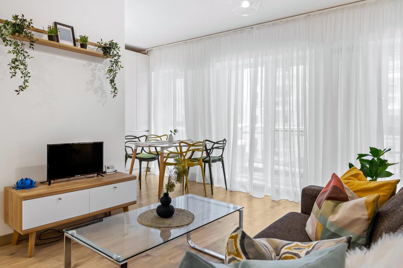 Living In Color - Modern Getaway Apartament