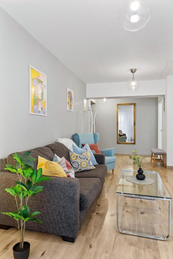 Living In Color - Modern Getaway