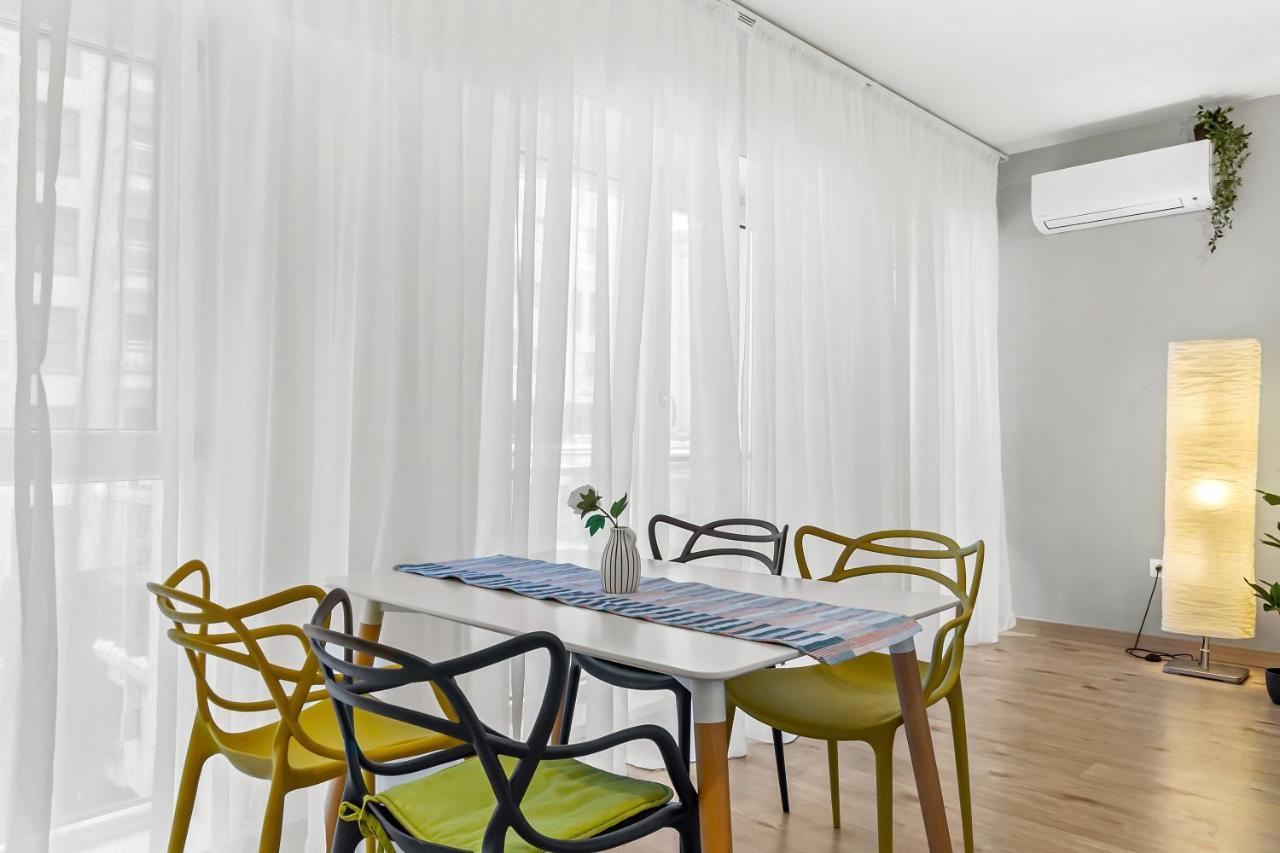 Living In Color - Modern Getaway Bucharest