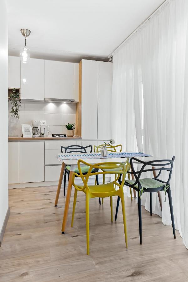 Living In Color - Modern Getaway *