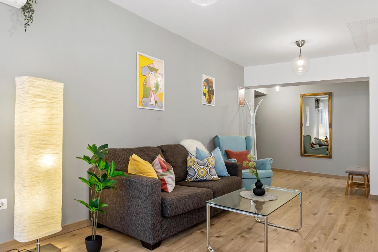 Living In Color - Modern Getaway Apartament
