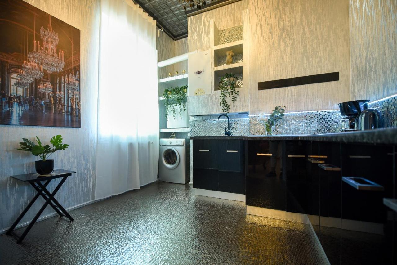 Ultracentral 2br With Balcony & Unique Design Bucharest
