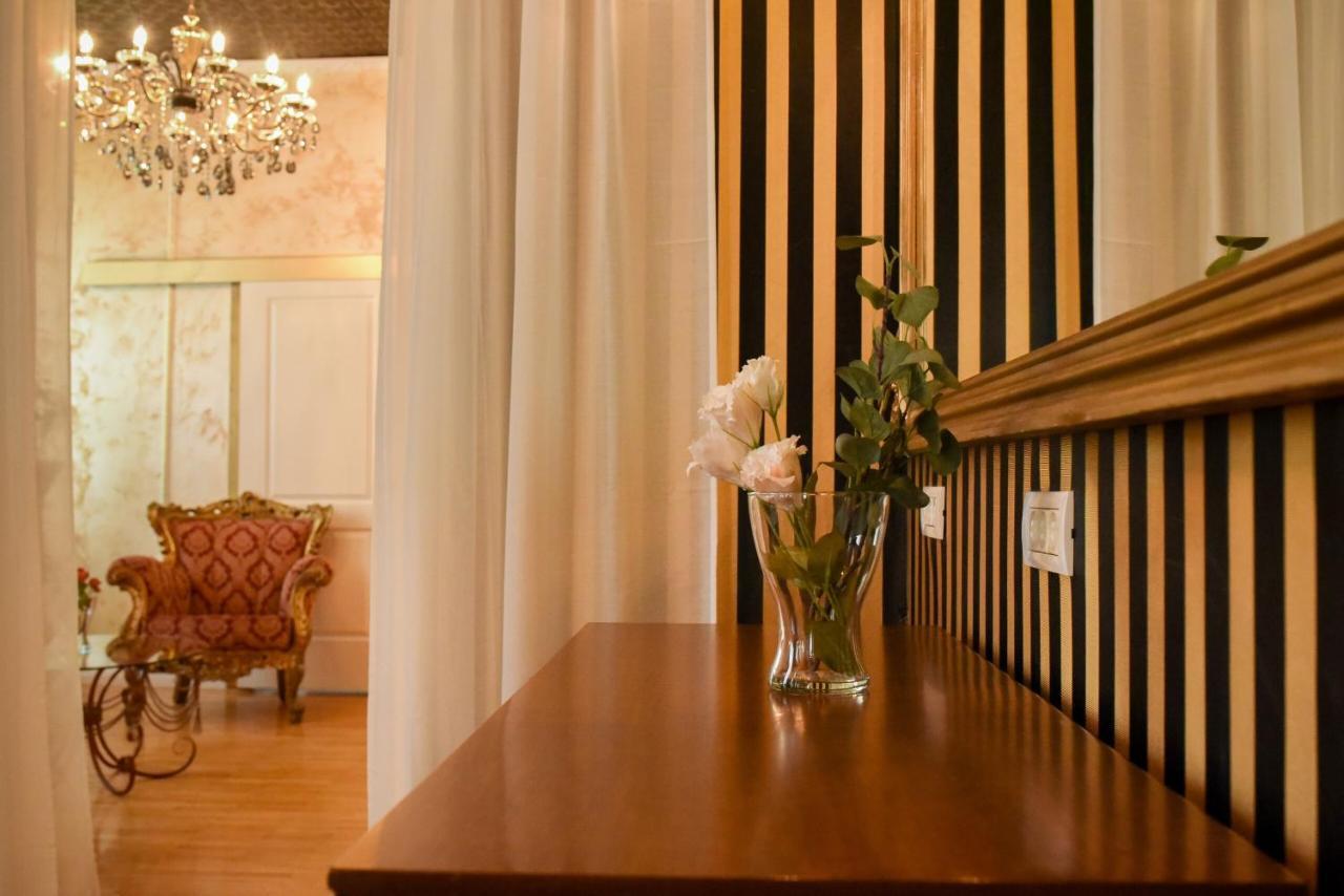 Ultracentral 2br With Balcony & Unique Design Apartment